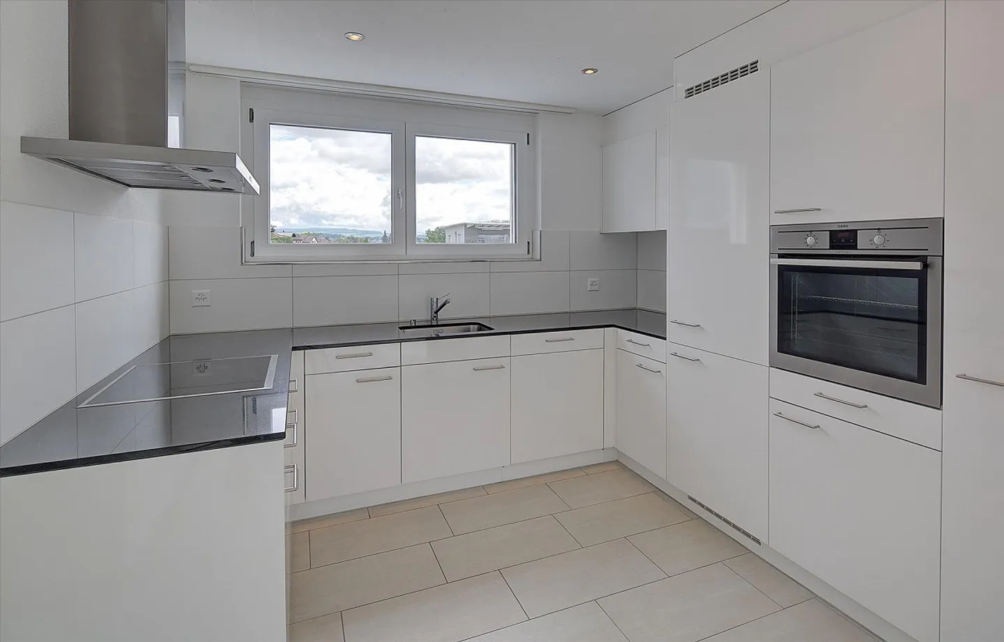 Appartement Attique Spacieux avec Terrasse - Photo 3 sur 9