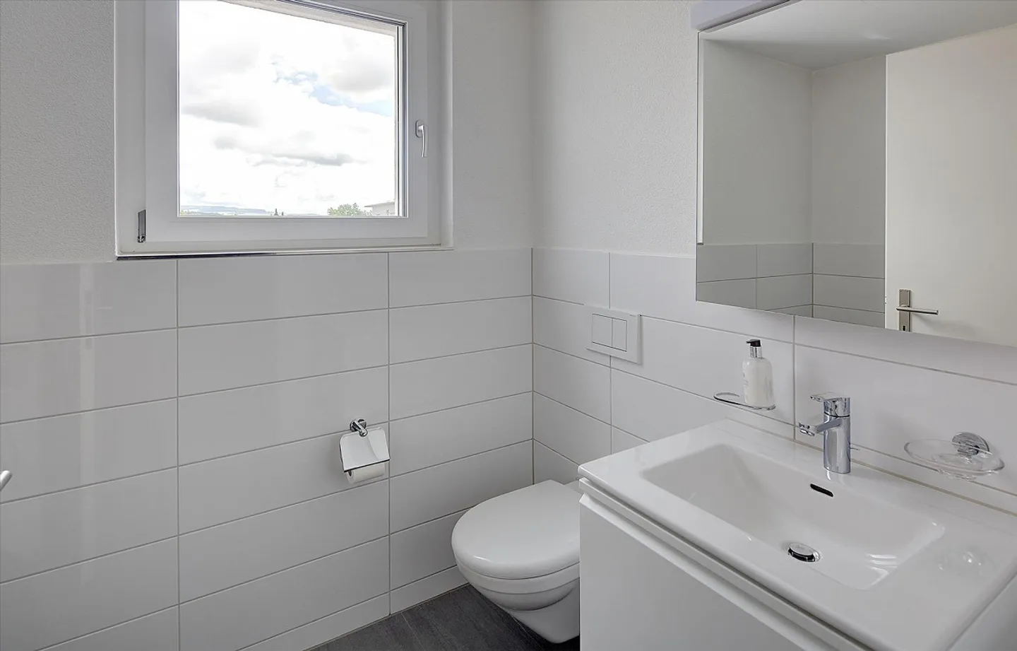 Appartement Attique Spacieux avec Terrasse - Photo 5 sur 9