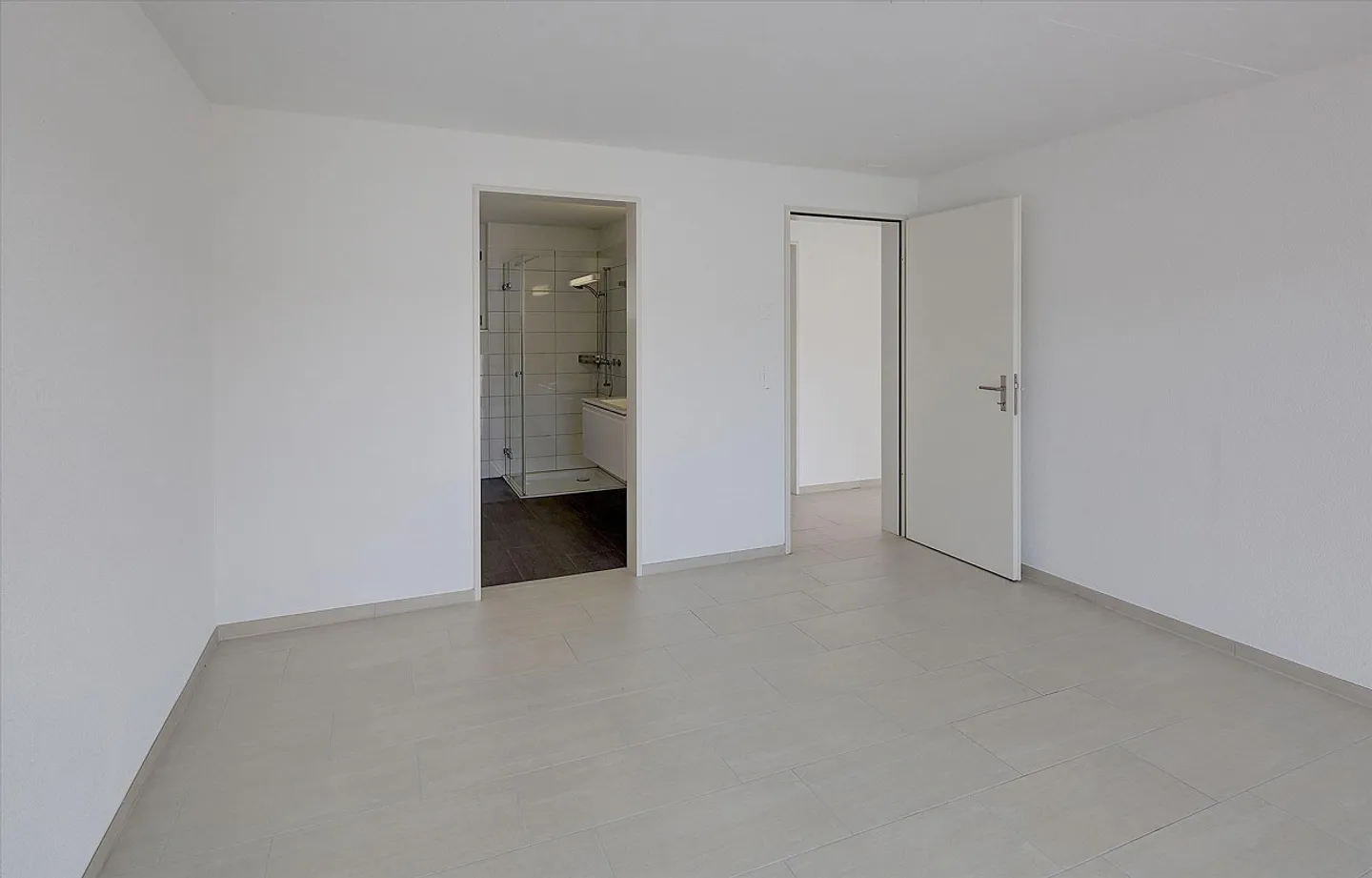 Appartement Attique Spacieux avec Terrasse - Photo 7 sur 9