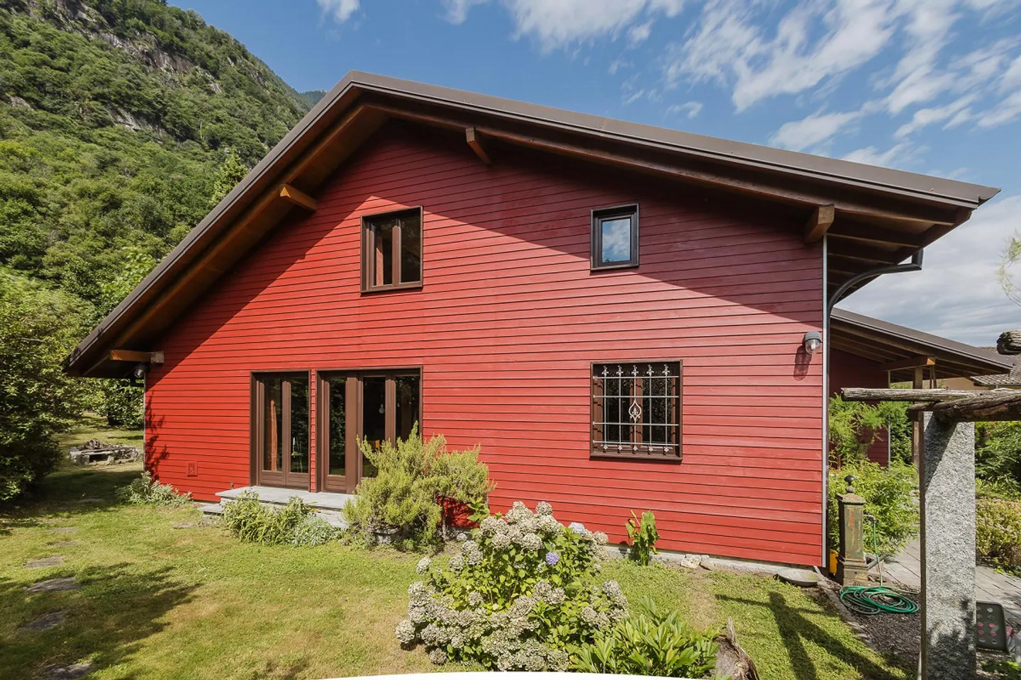 Incantevole casa familiare in legno - Foto 1 di 16