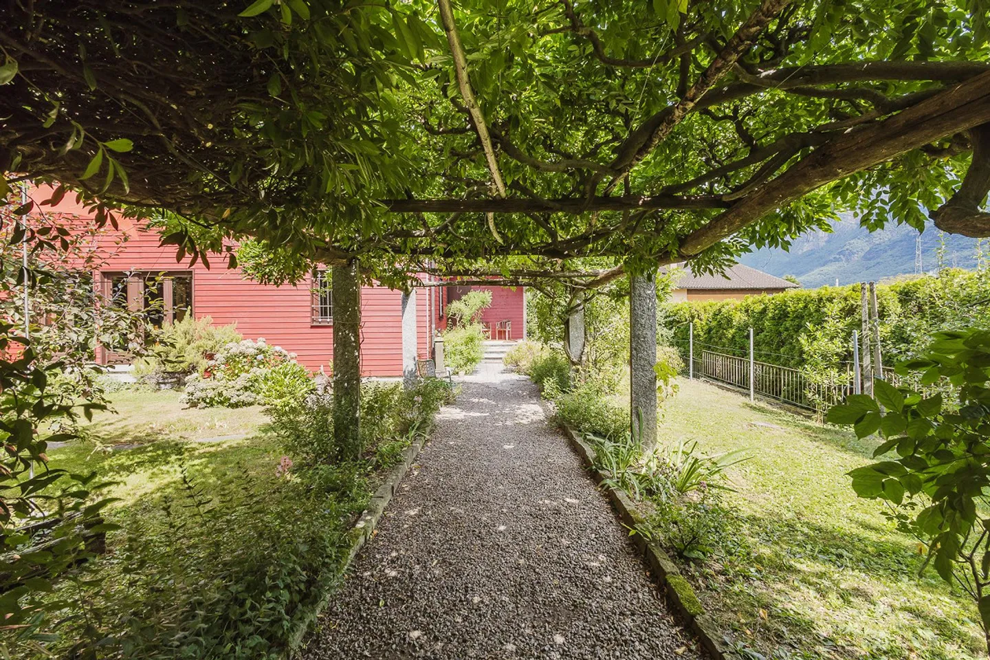 Incantevole casa familiare in legno - Foto 3 di 16