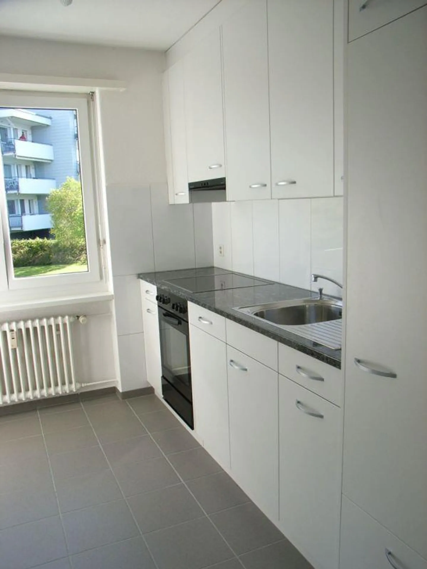Sonnige Wohnung mit grossem Balkon - Foto 2 von 5