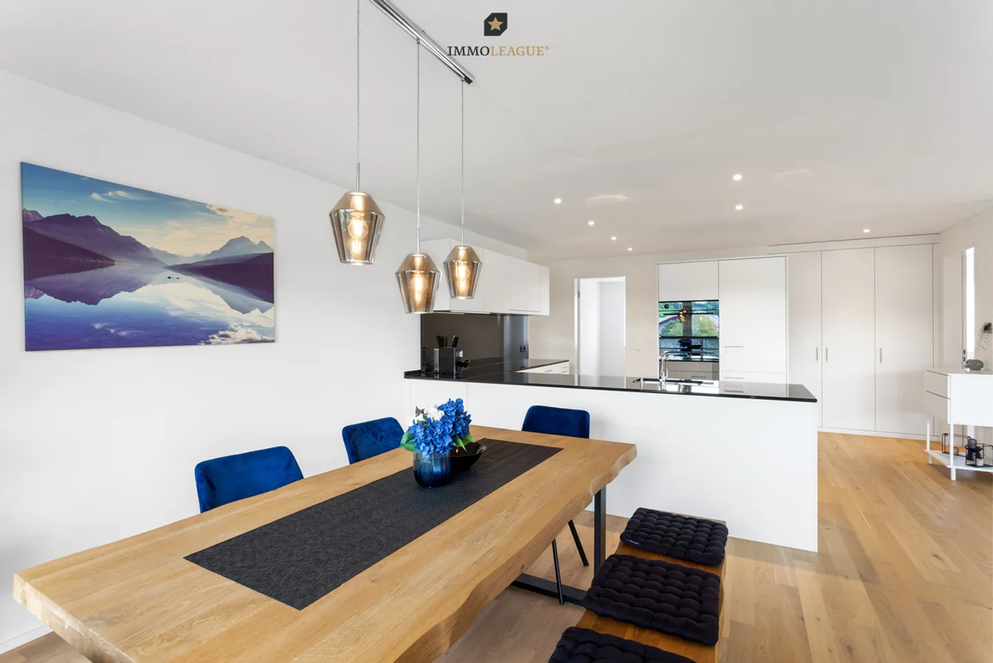 Space for the whole family - stylish apartment with inviting flair. - Photo 2 of 10