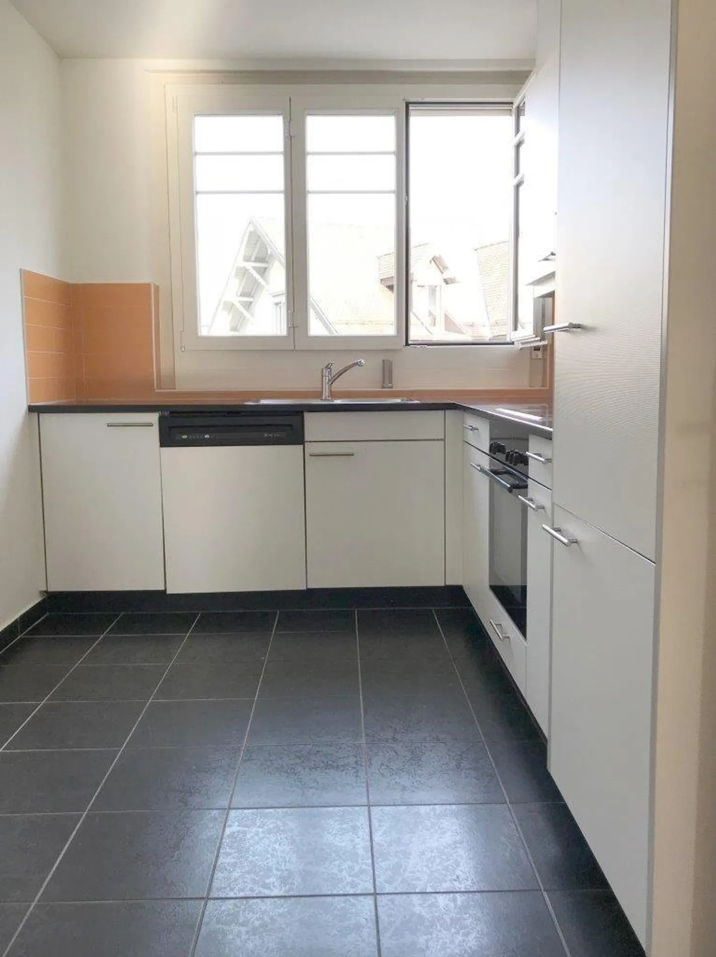 Close to the city center and the lake - Photo 3 of 8