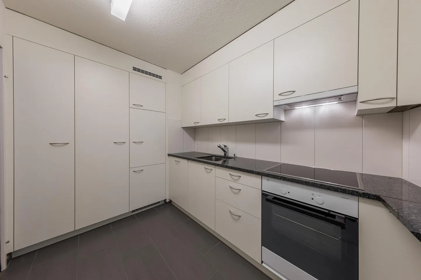 City apartment directly on the Limmatquai - Photo 9 of 12