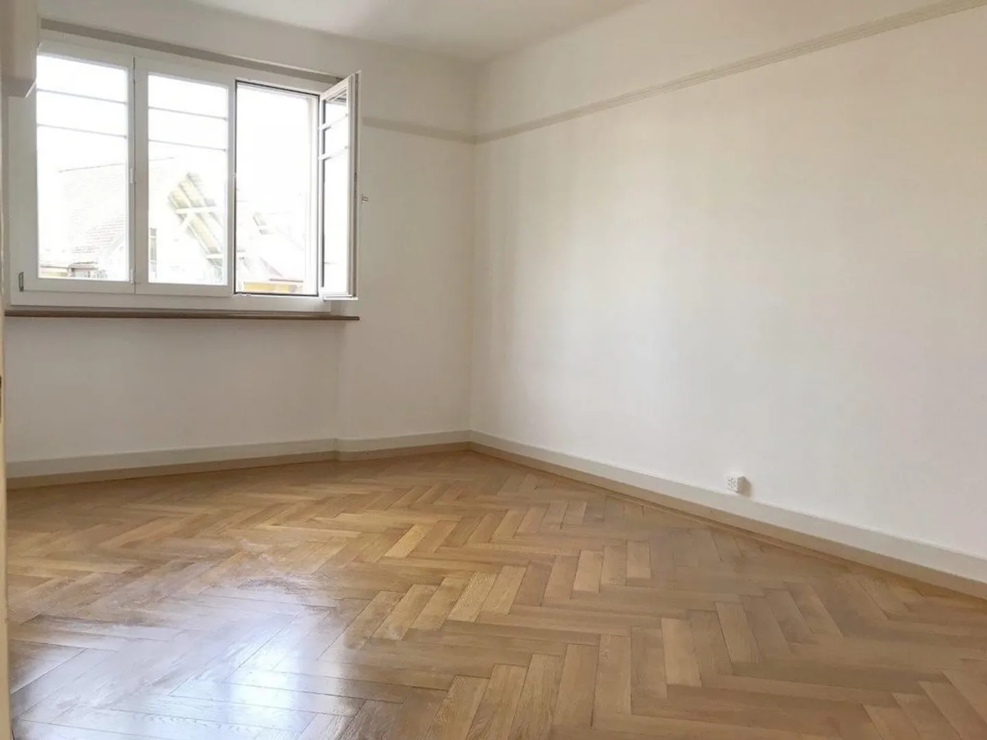 Close to the city center and the lake - Photo 5 of 8