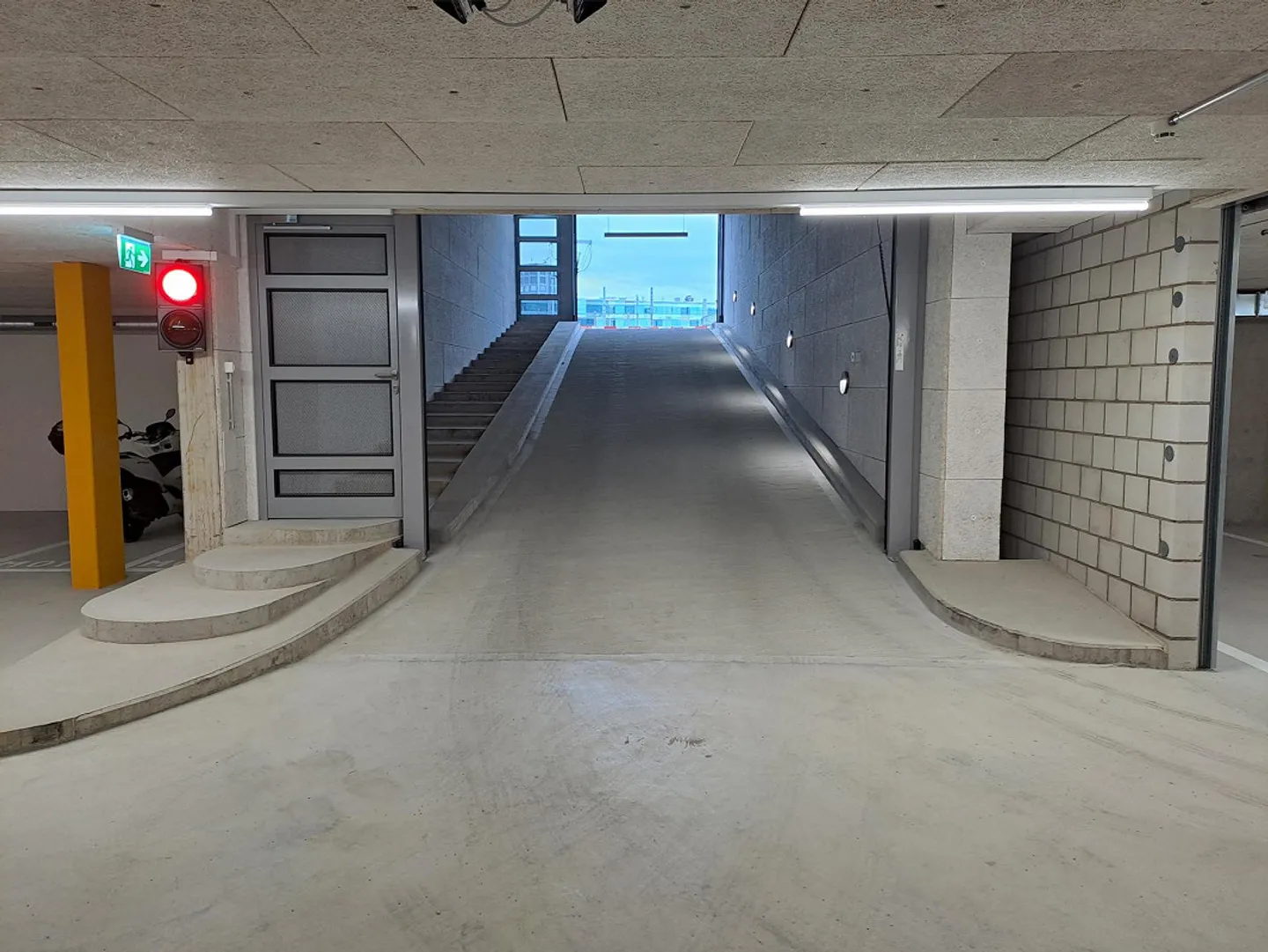 Parcheggio AEH a Gundeli - direttamente alla stazione SBB - Foto 2 di 4