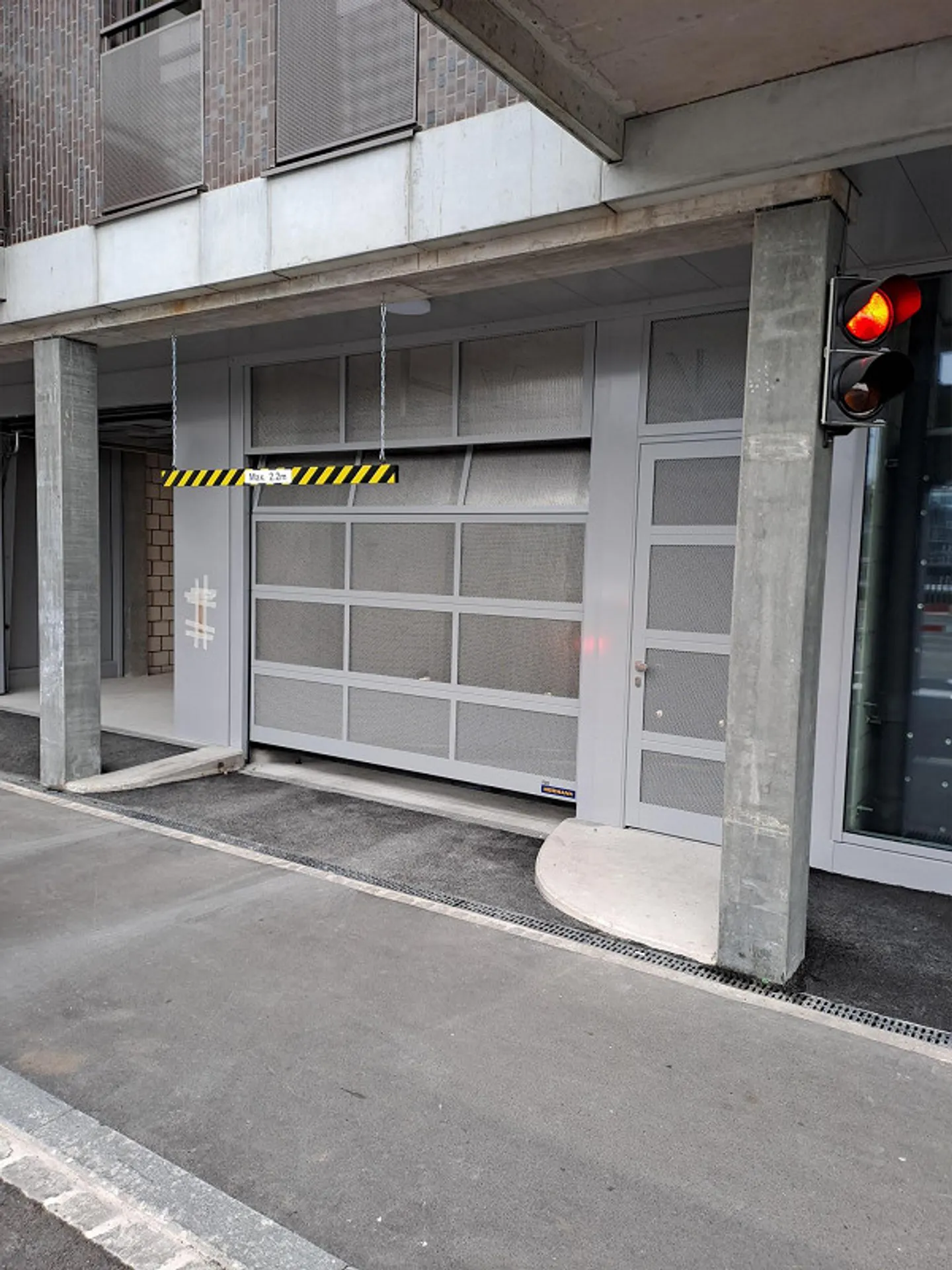 Parcheggio AEH a Gundeli - direttamente alla stazione SBB - Foto 3 di 4