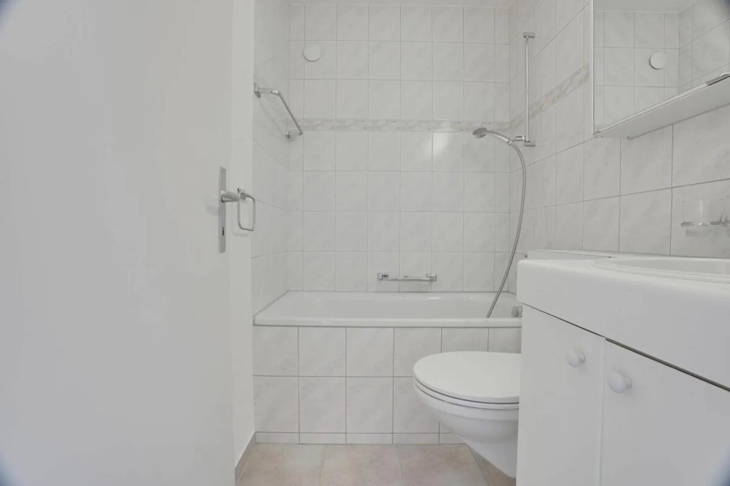 Living in a family-friendly environment - Photo 4 of 9