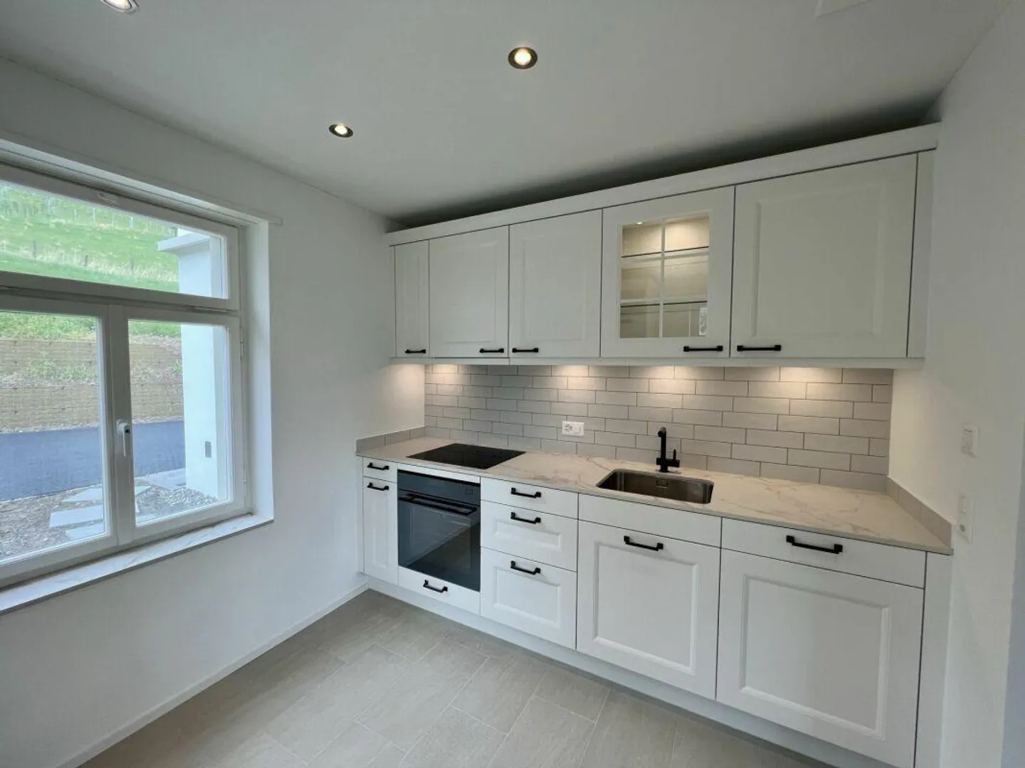 Calme, Vert & Vue - Appartement en Maisonette de 5 Pièces dans un Endroit Particulier ... - Photo 3 sur 11