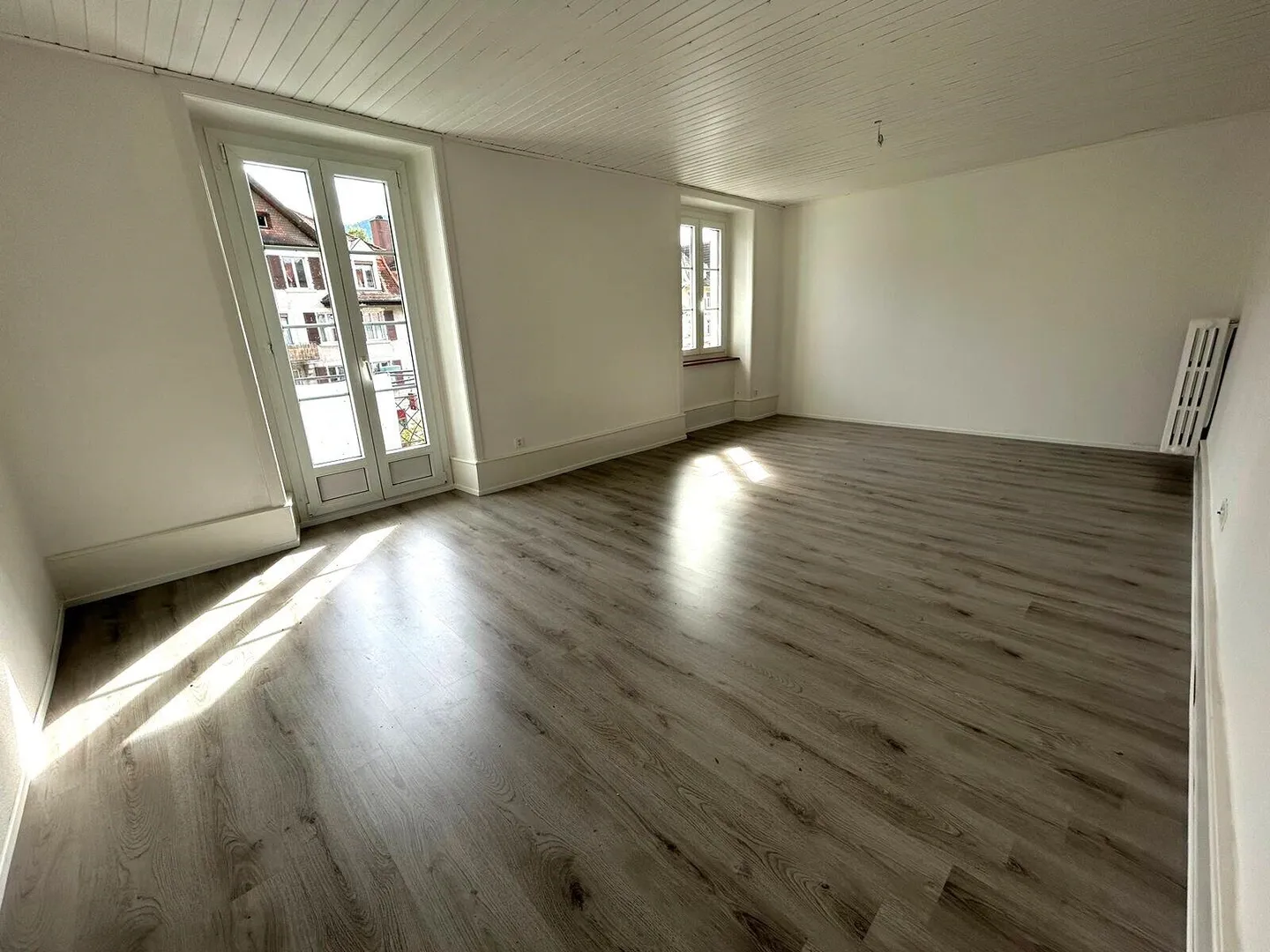 Geräumige Wohnung in Reconvilier - Foto 3 von 12