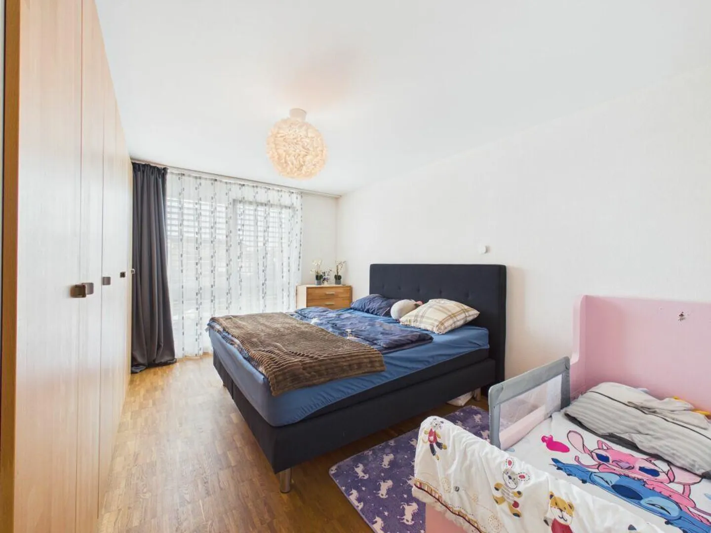 Child-friendly with balcony and lift - Photo 4 of 7