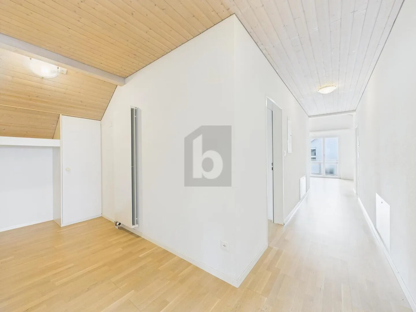 Gioiello luminoso con balcone e fascino - Foto 2 di 6