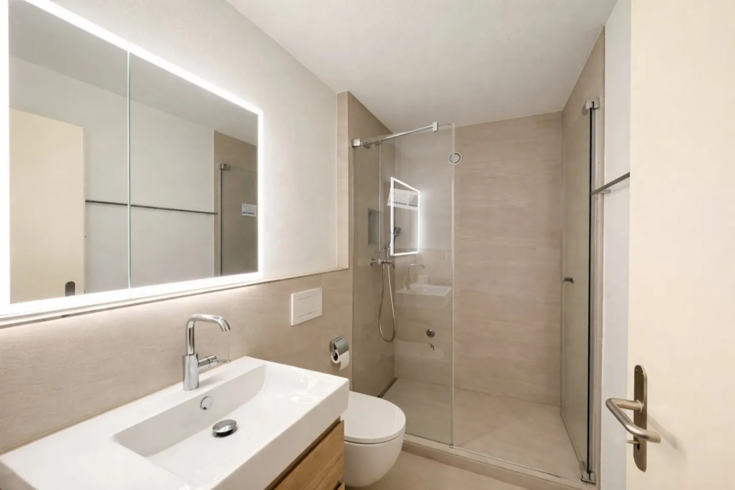 Charming, Spacious Maisonette Apartment with Balcony in the Green - Photo 5 of 7