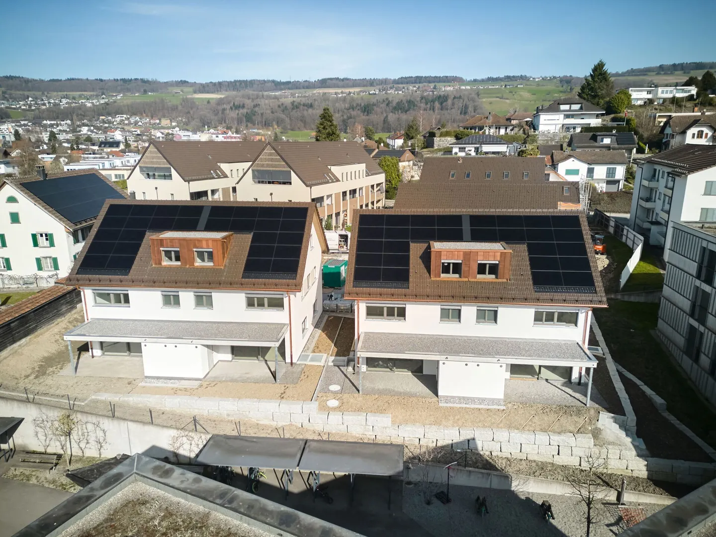 Charmantes Doppelhaus mit Garten - Foto 1 von 6