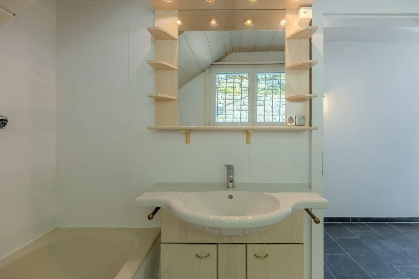 Casa unifamiliare ristrutturata vicino al centro di Heerbrugg - Foto 12 di 13