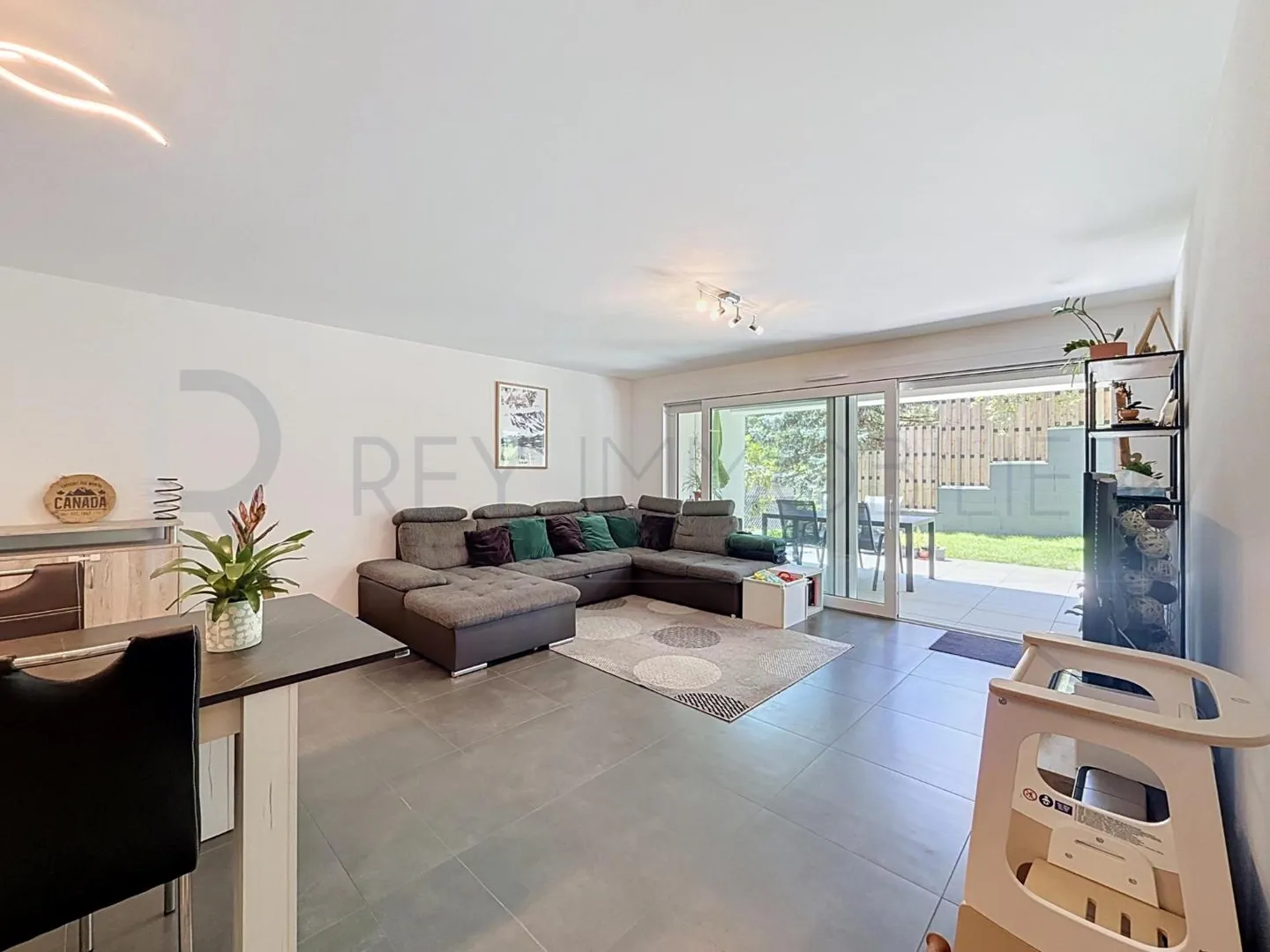 Appartement Charmant avec Jardin - Photo 2 sur 8