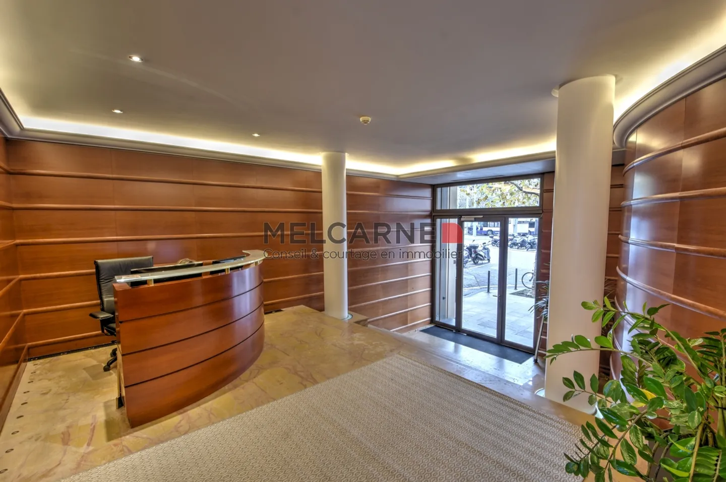 Bureaux - Attique - Terrasse - Photo 9 sur 10