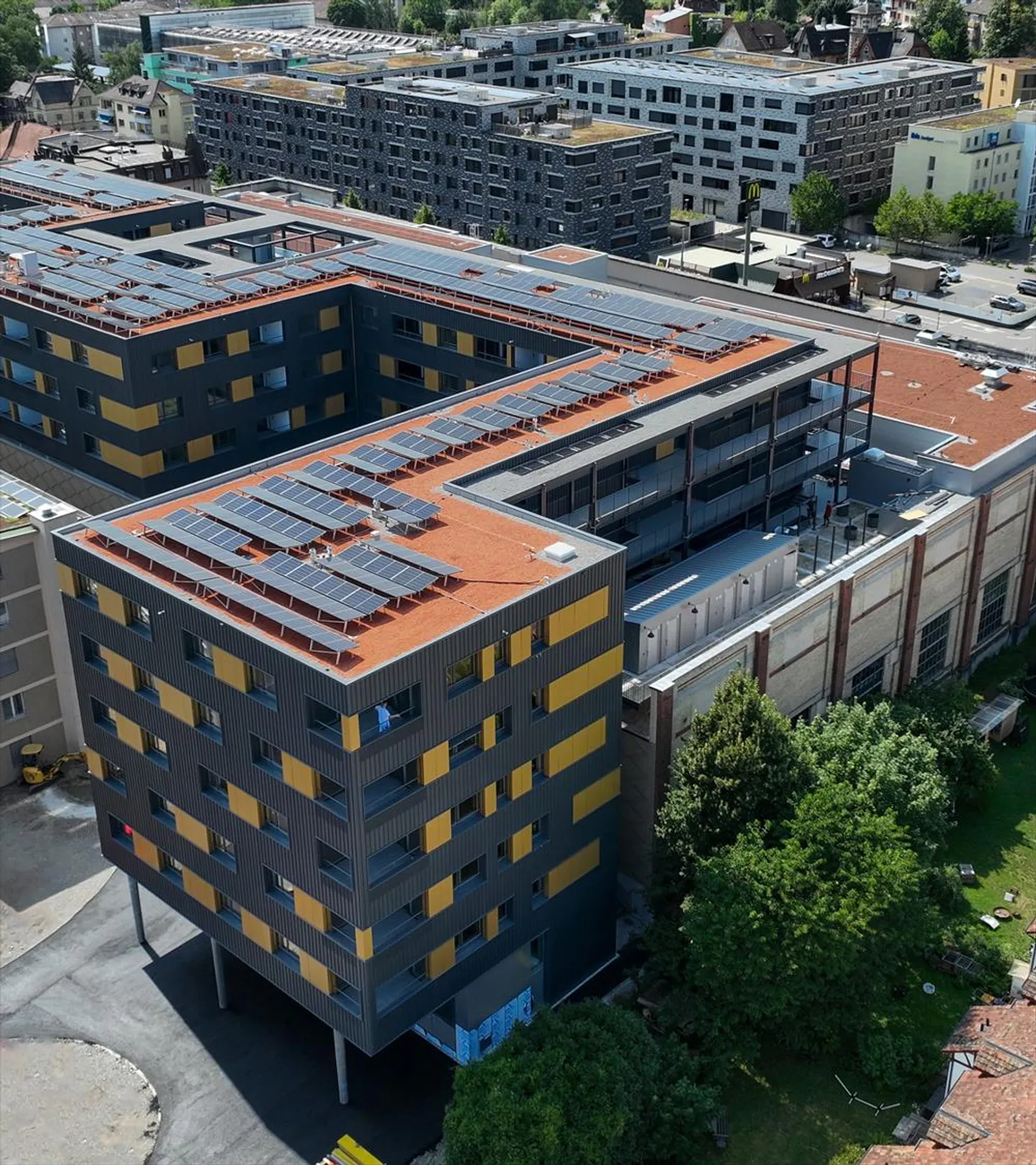 Vivre au-dessus du centre commercial Lokwerk! - Photo 1 sur 4