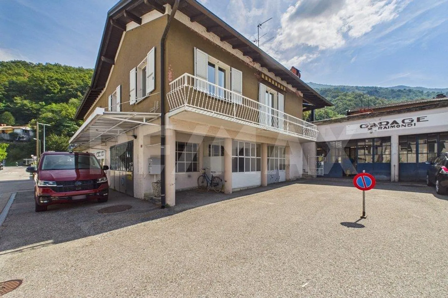 Proprietà Unica Vicino al Lago di Lugano - Foto 1 di 13