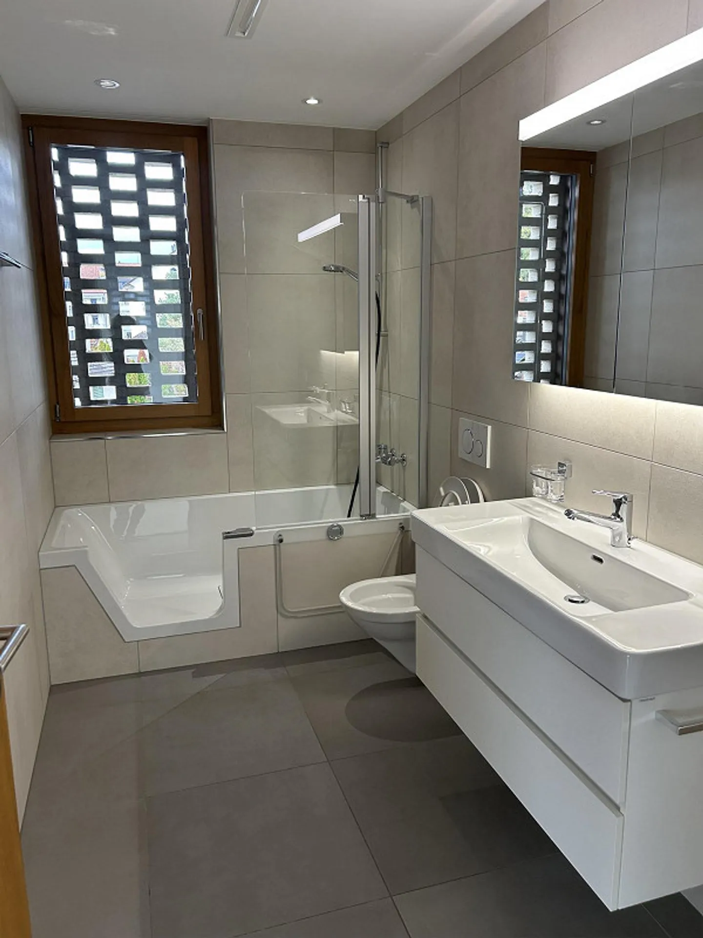 Appartamento moderno e luminoso di 2 ½ stanze - Foto 3 di 7