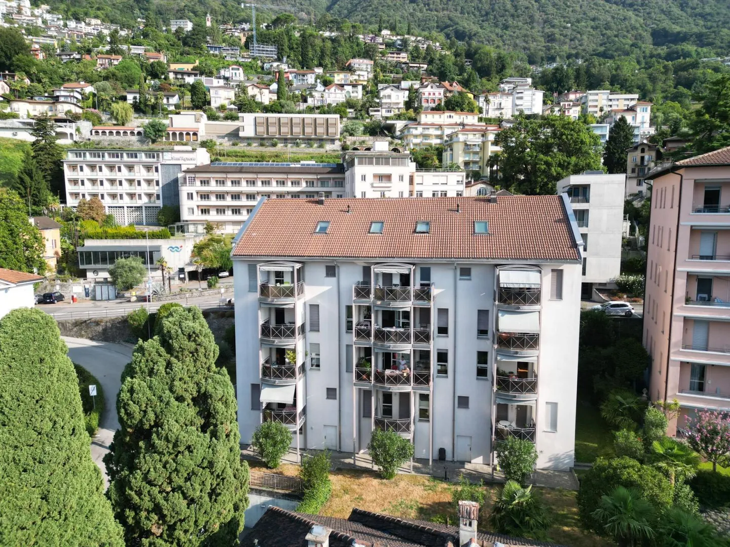 Income-generating building in Muralto - Photo 1 of 5