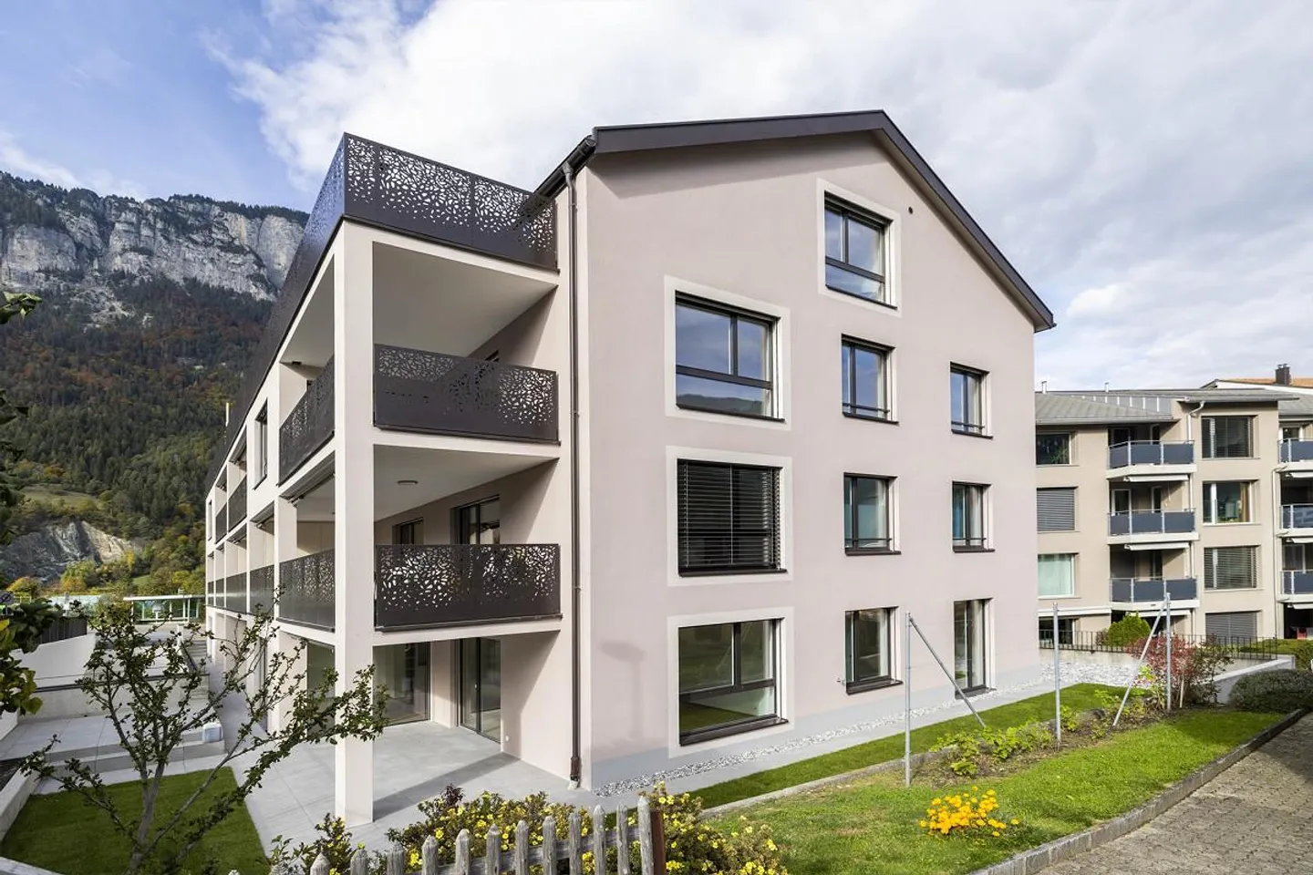 ***Erstbezug Neu Sonnig Exklusiv***4 1/2-Zi Wohnung in Domat/Ems*** - Foto 1 von 12