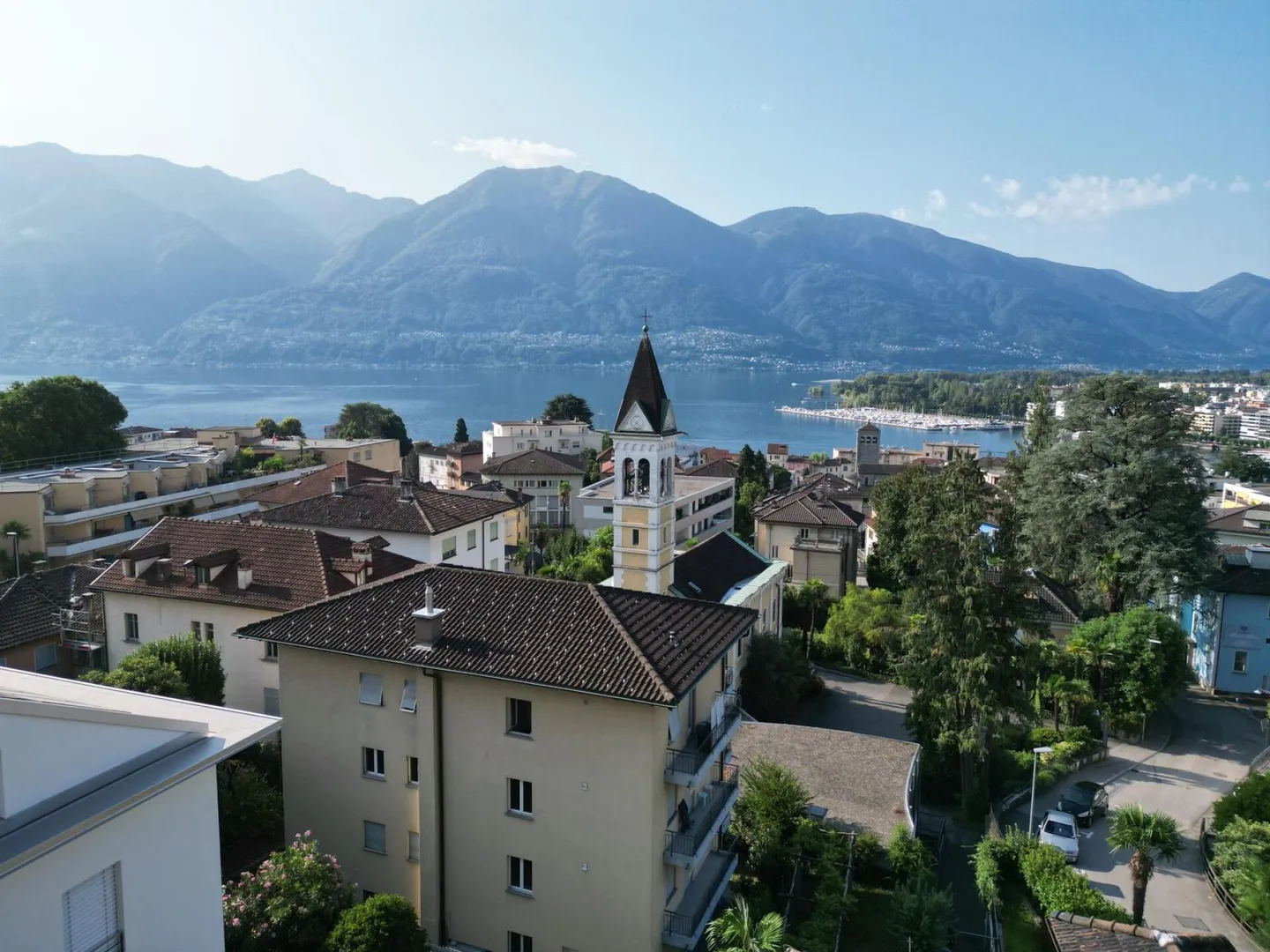 Income-generating building in Muralto - Photo 2 of 5