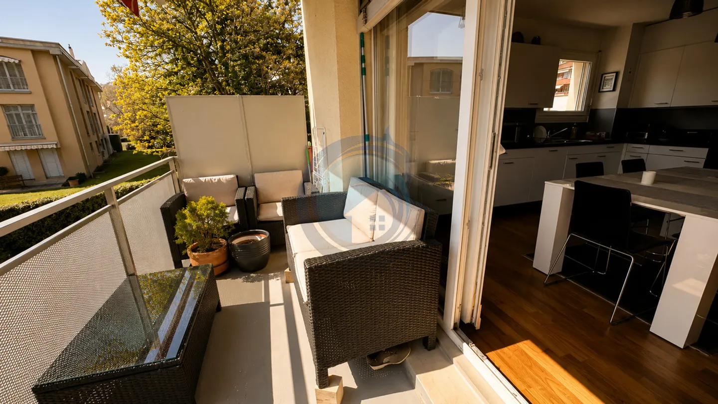 BEL APPARTAMENTO D'ANGOLO CON 3 STANZE E BALCONE - VICINO ALLE RIVE DEL LAGO - Foto 9 di 15