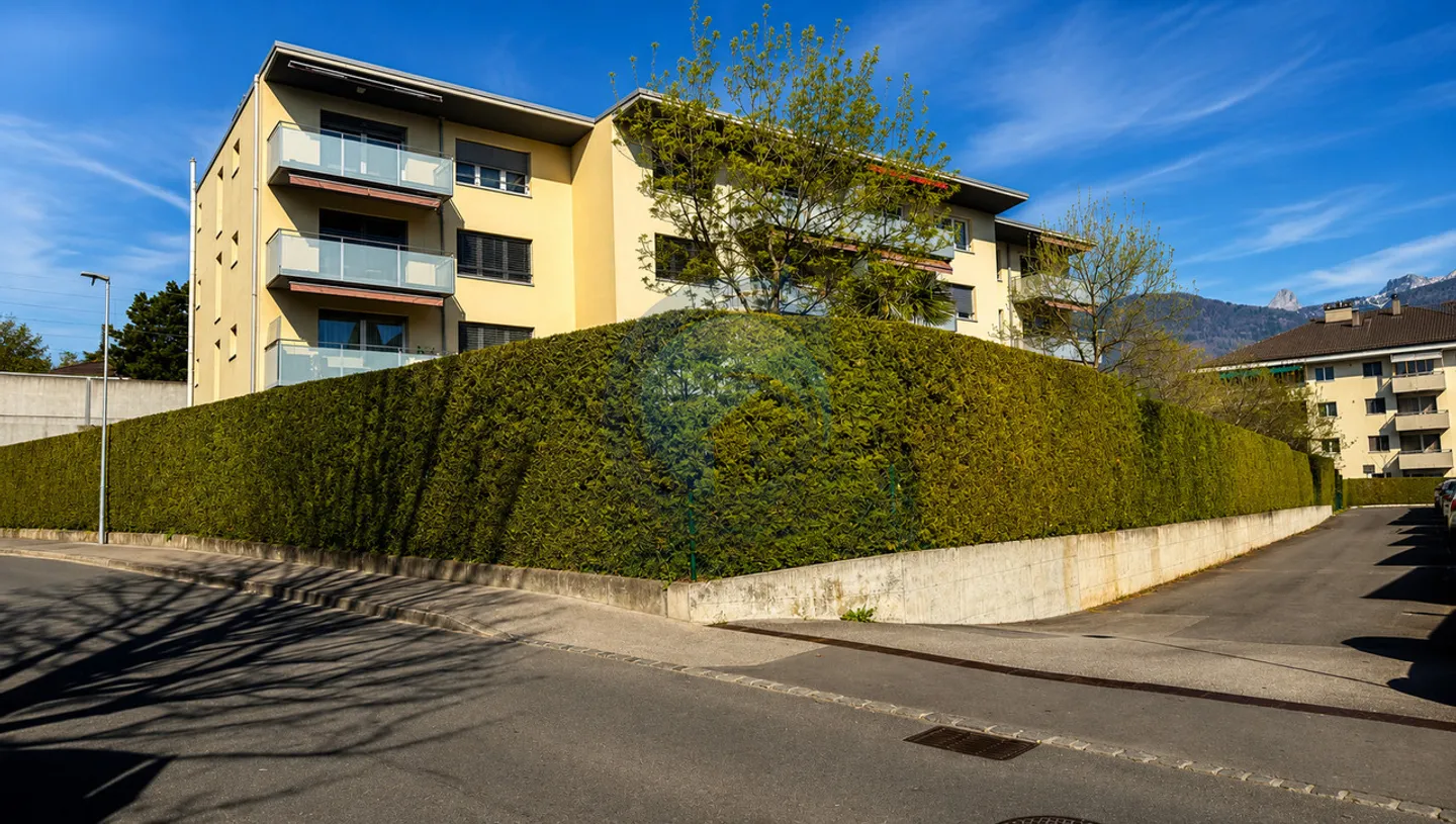 BEL APPARTAMENTO D'ANGOLO CON 3 STANZE E BALCONE - VICINO ALLE RIVE DEL LAGO - Foto 10 di 15