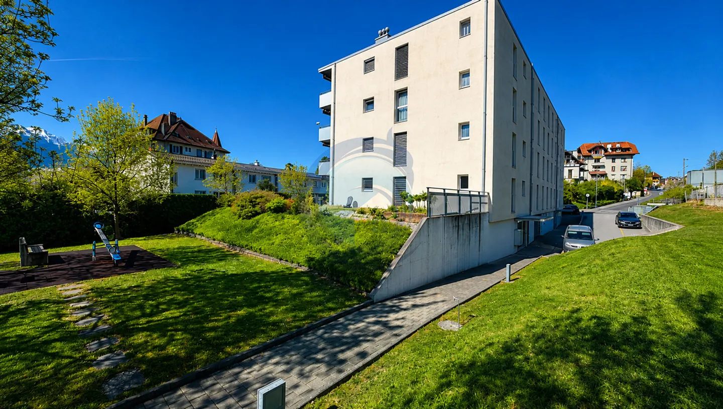 BEL APPARTAMENTO D'ANGOLO CON 3 STANZE E BALCONE - VICINO ALLE RIVE DEL LAGO - Foto 11 di 15