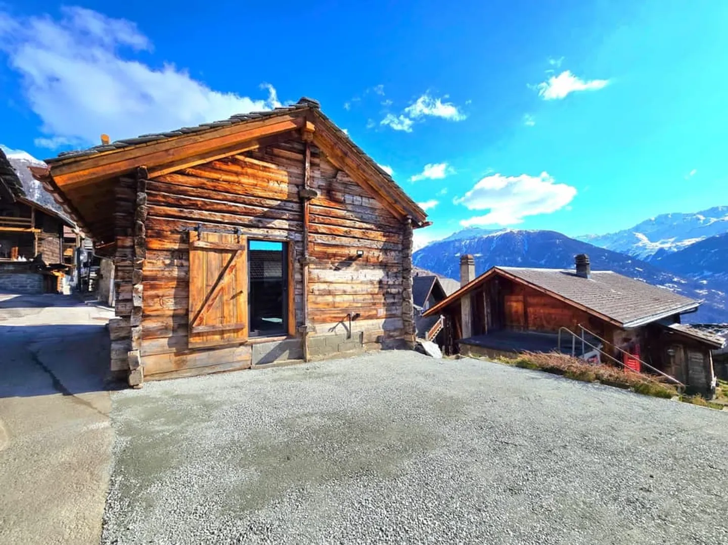 Stunning renovated barn in Mase with terrace, view and parking space (Val d'Héren) - Photo 5 of 13