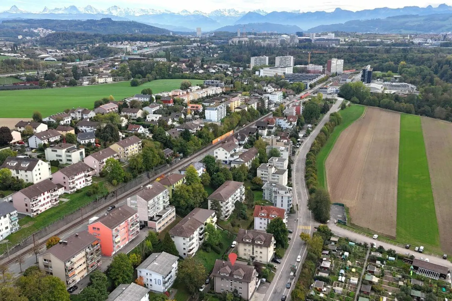 Mehrfamilienhaus mit 8 Wohnungen und 7 Garagen - Foto 6 di 6