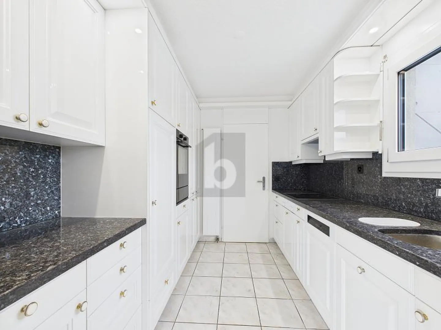 Charming Townhouse with Terrace - Photo 3 of 6