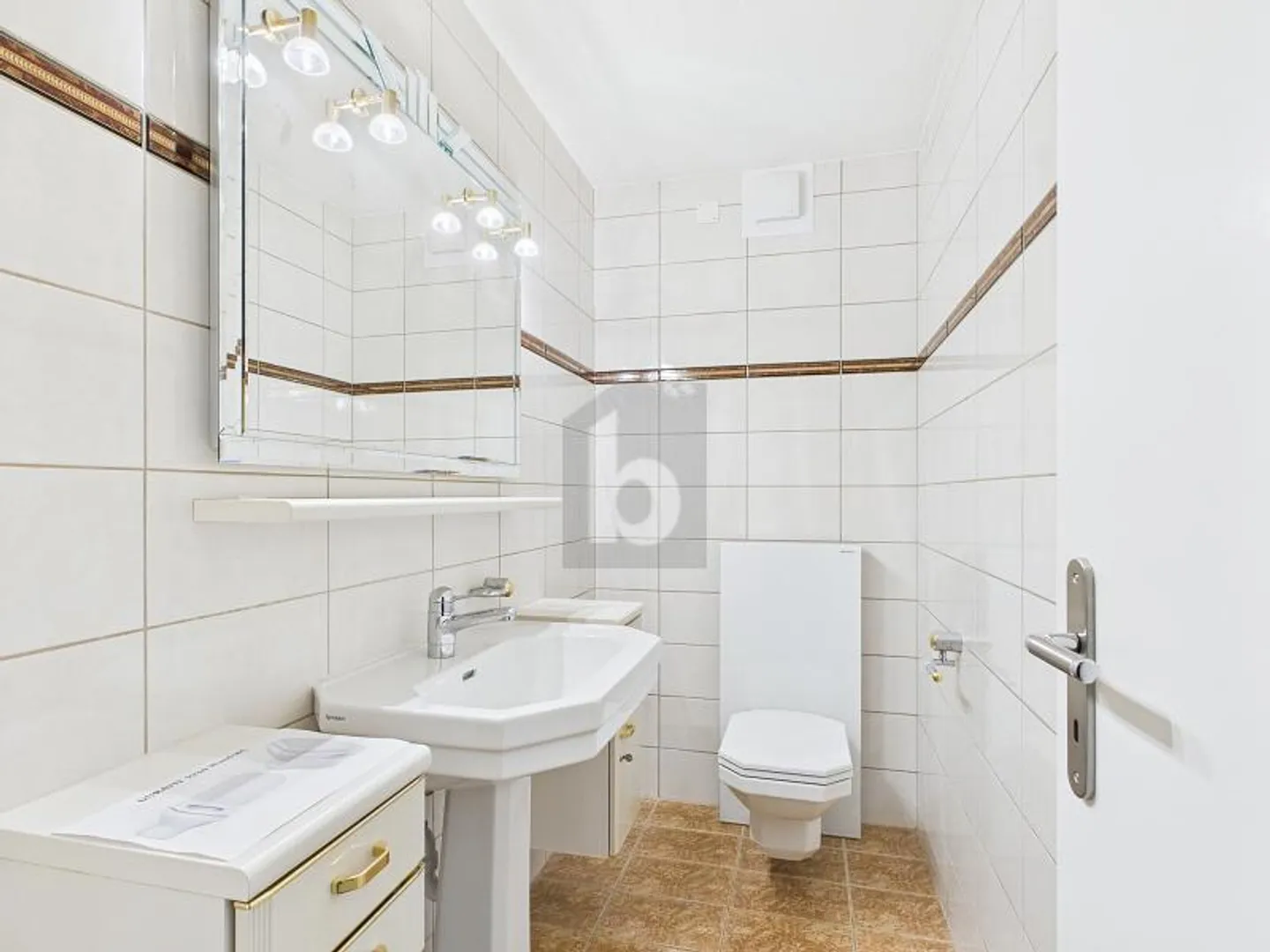 Charming Townhouse with Terrace - Photo 5 of 6