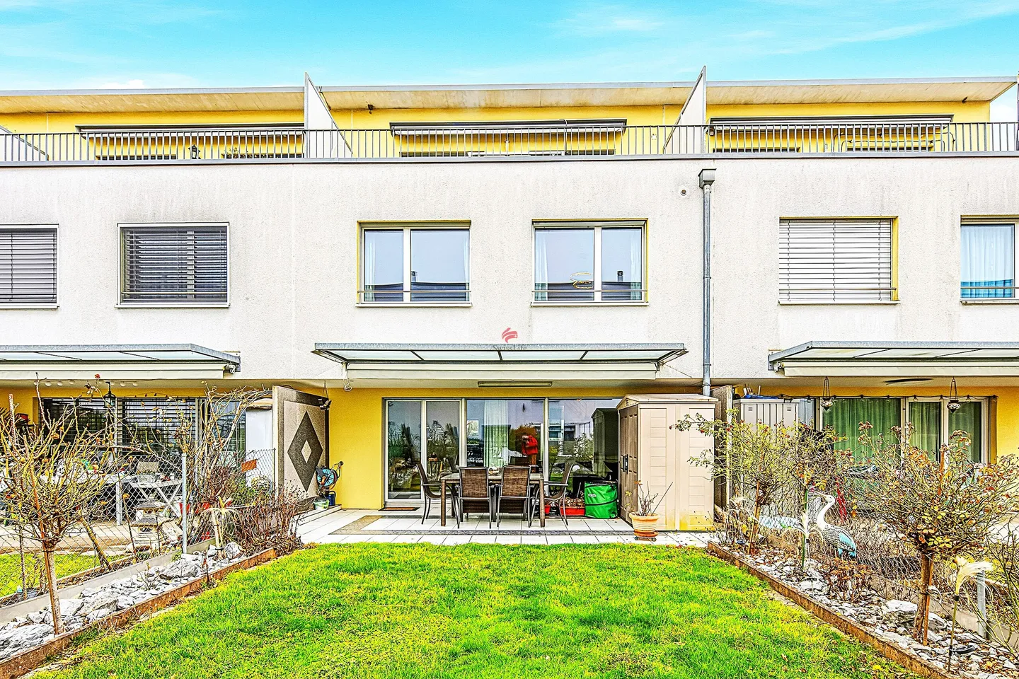 Modern Townhouse in Zurich - Photo 2 of 8