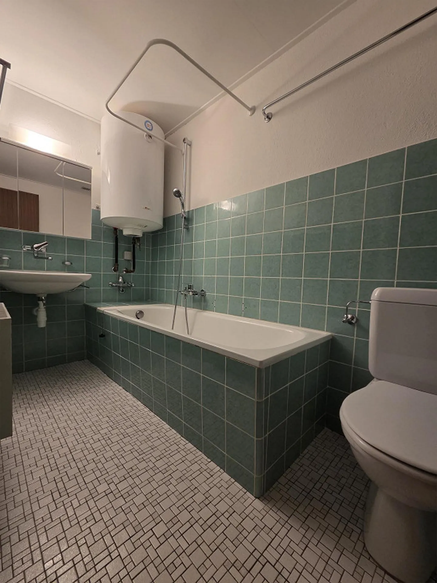 Hausteil (4.5 Zi 103m²+Estrich+Sitzplatz+Rasenplatz+Doppelgarage+PP) - Foto 1 von 8