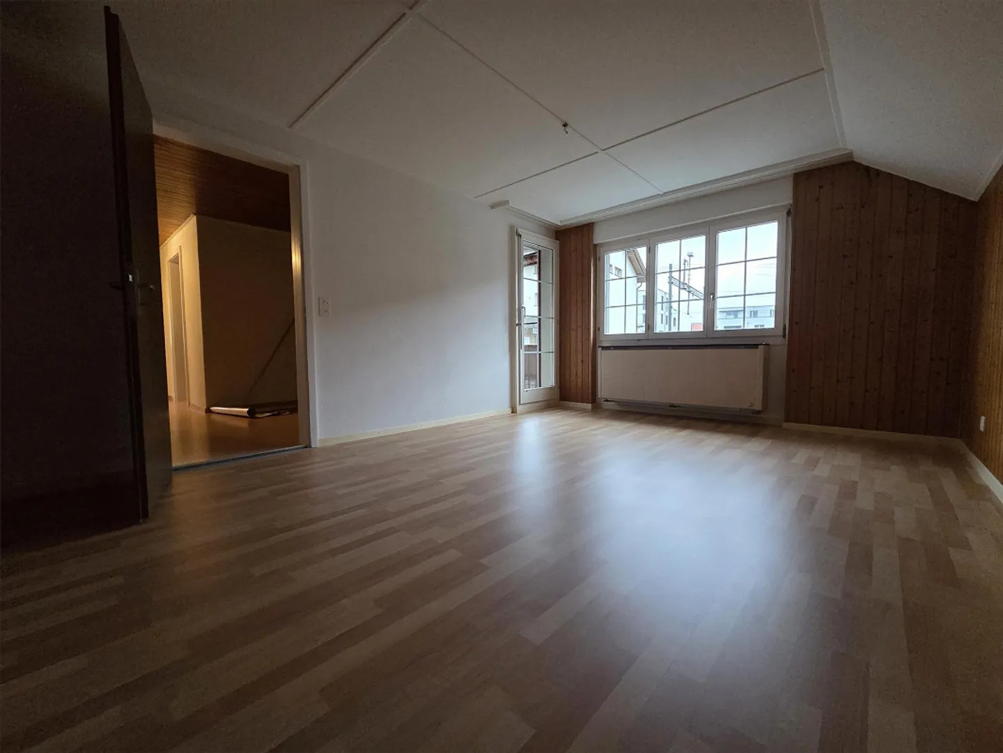 Hausteil (4.5 Zi 103m²+Estrich+Sitzplatz+Rasenplatz+Doppelgarage+PP) - Foto 3 von 8