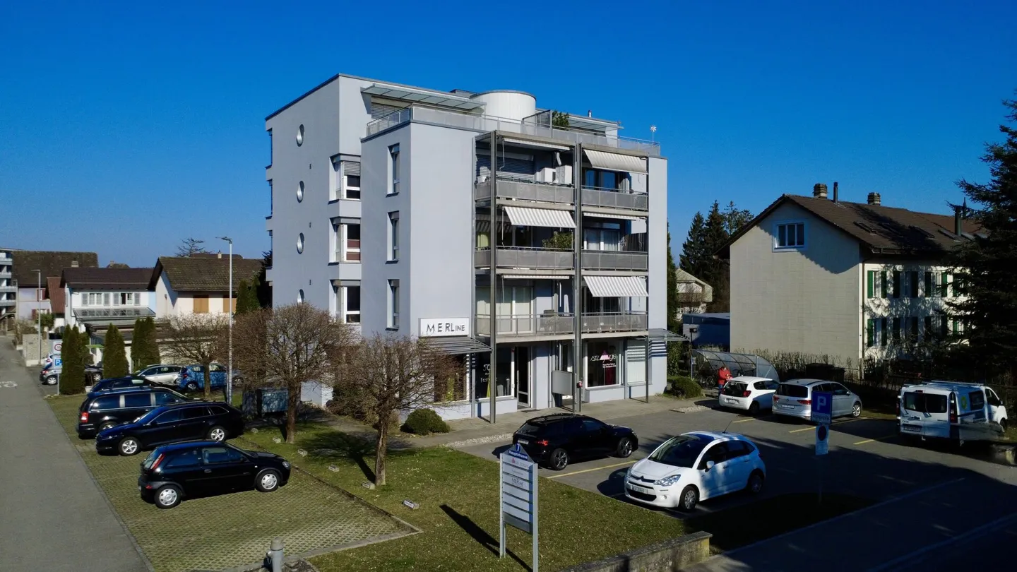 Spazio commerciale in posizione privilegiata a Derendingen - Foto 1 di 5
