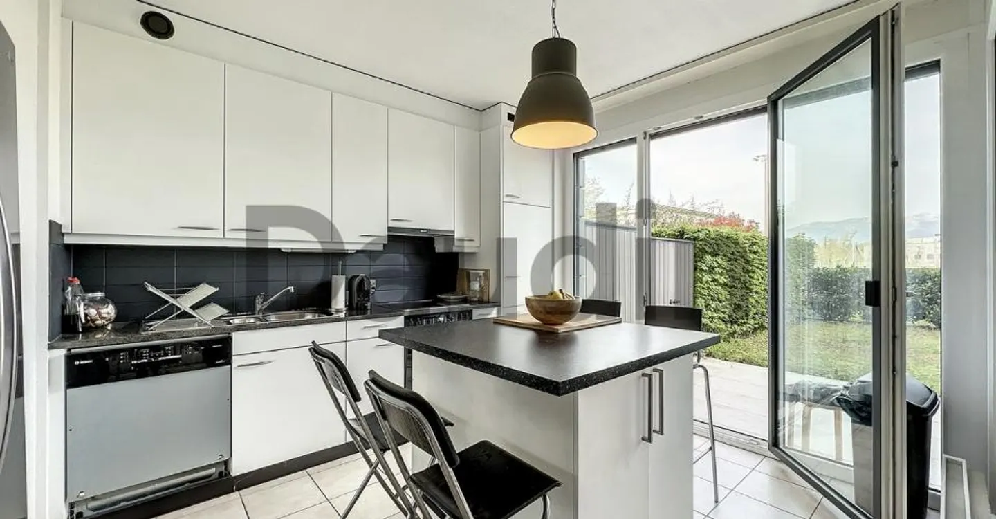 Charming Ground-Floor Apartment - Photo 5 of 7