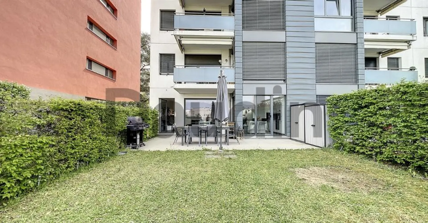Charming Ground-Floor Apartment - Photo 1 of 7