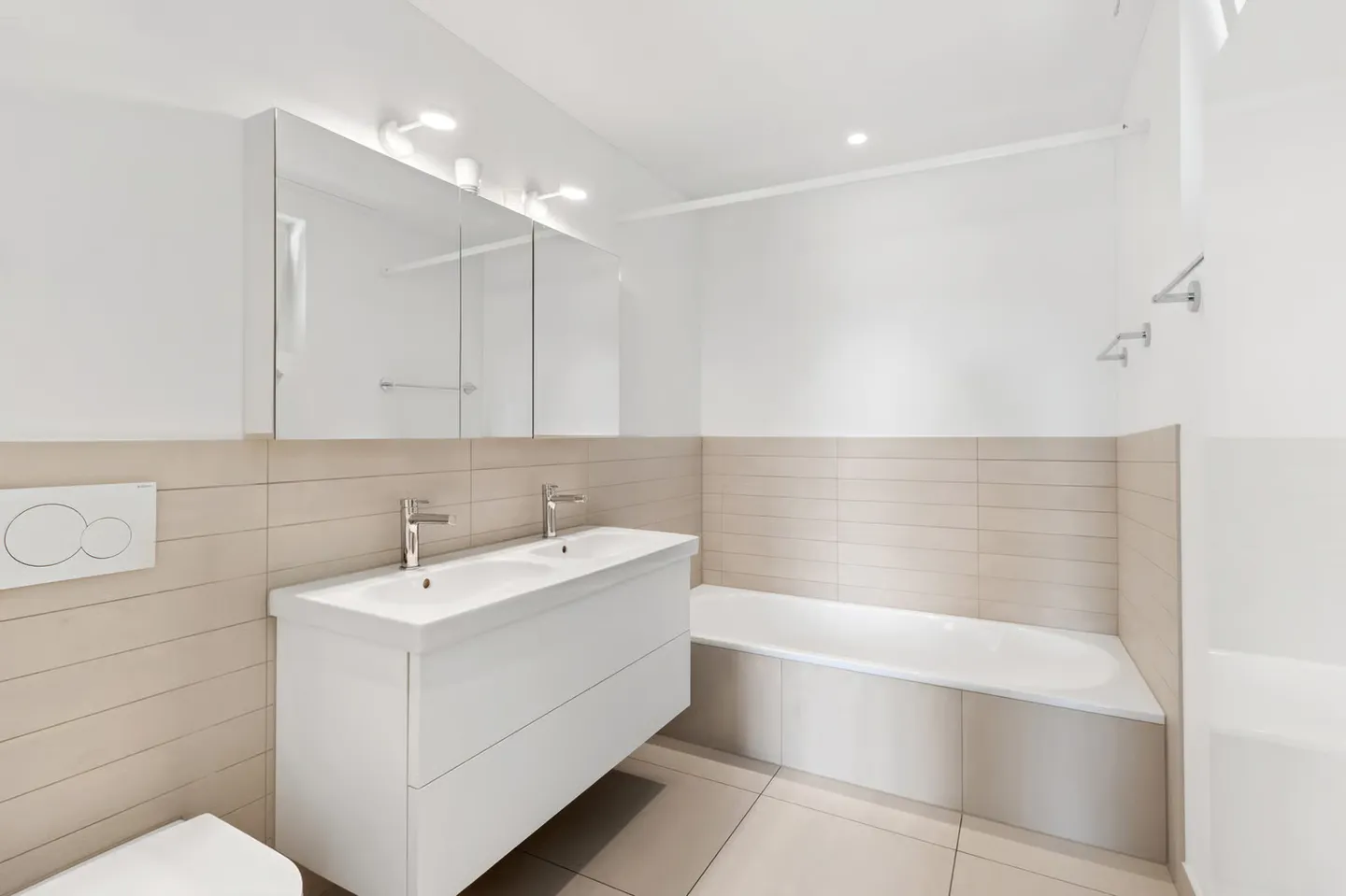 4.5-Room Maisonette Terrace Apartment with Dream View - Photo 8 of 10