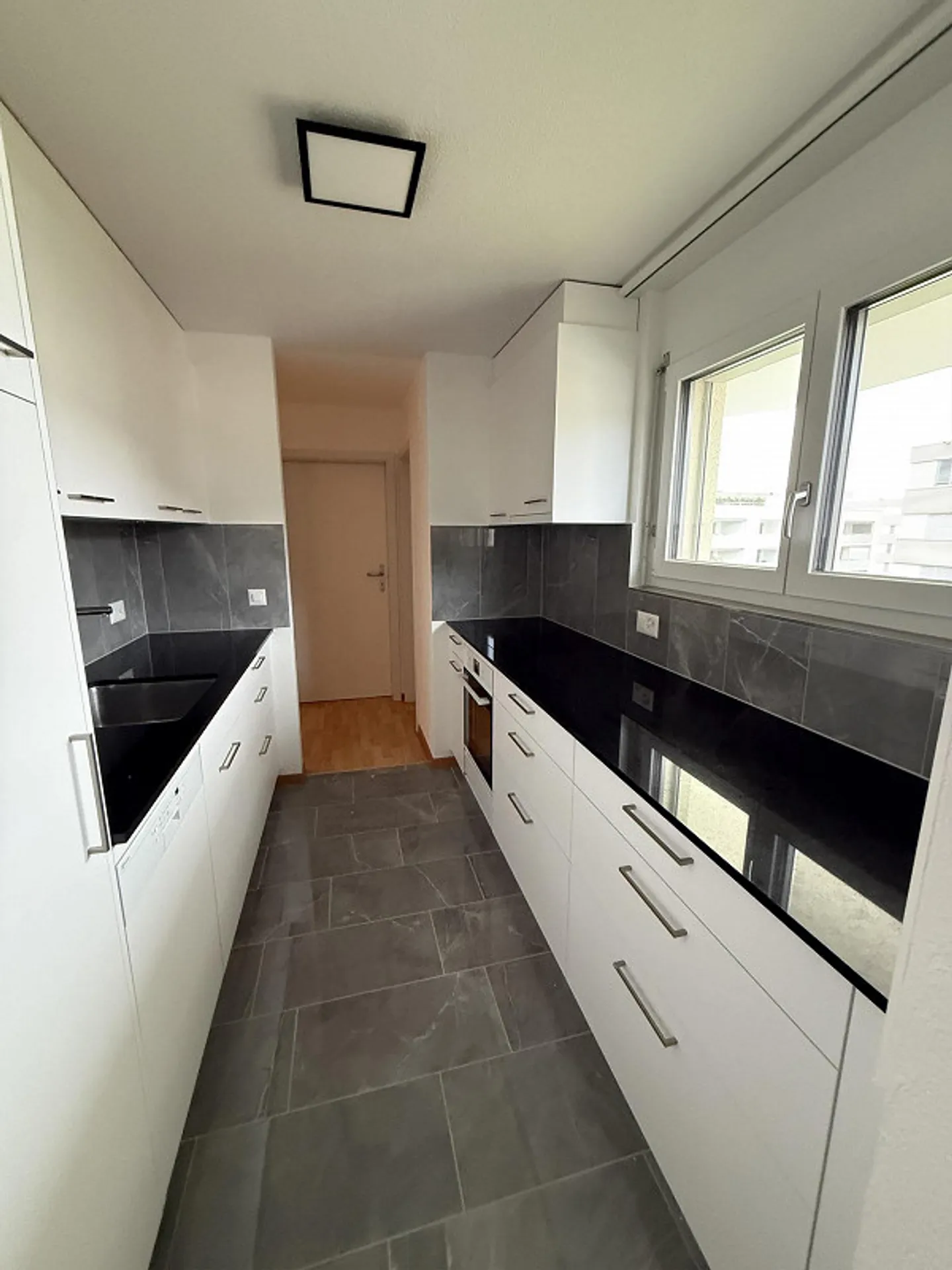 Appartamento 4,5 stanze recentemente ristrutturato con nuova cucina e nuovi bagni - Foto 4 di 20