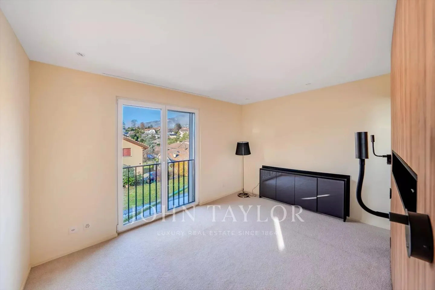 Vevey ? Modern villa with pool & private studio - Photo 6 of 13