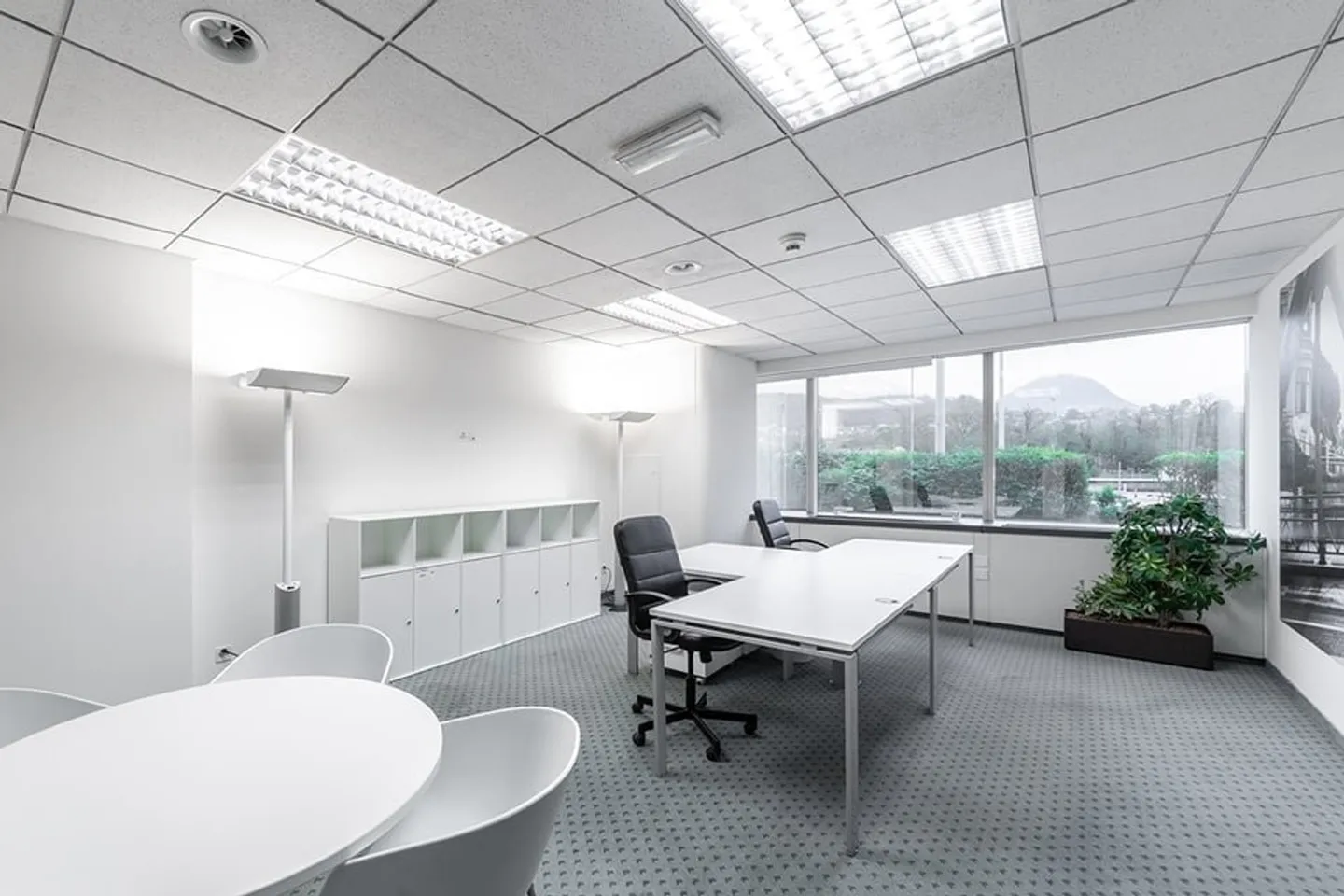 LUGANO NORTH - OFFICE RENTALS FURNISHED FROM 17 TO 60 SQM IN A STRATEGIC AREA - Photo 1 of 17