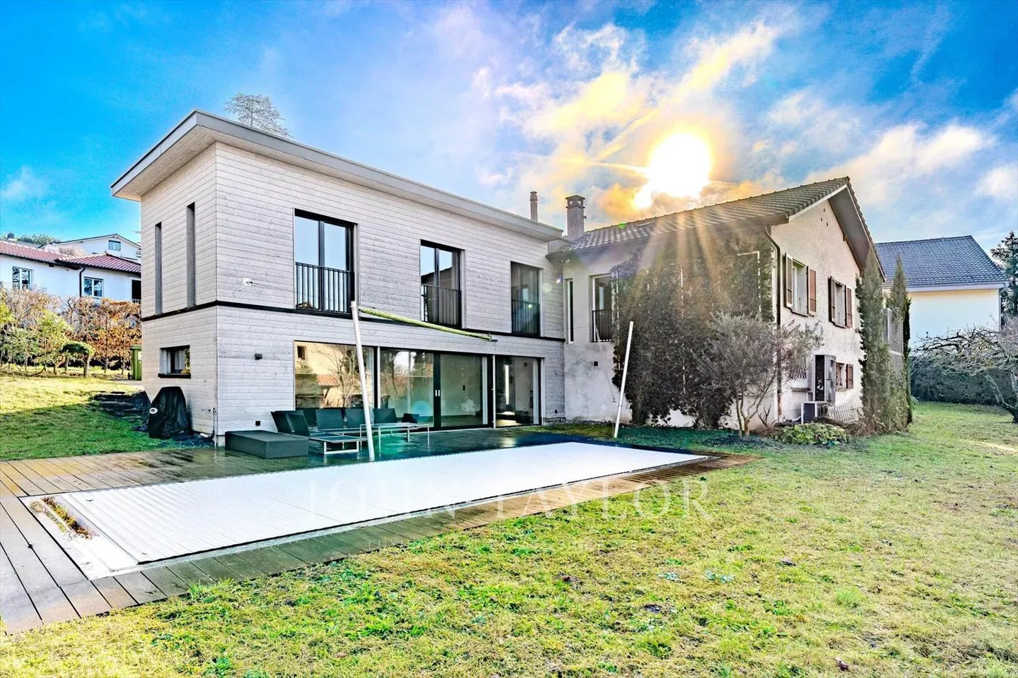 Vevey ? Modern villa with pool & private studio - Photo 1 of 13