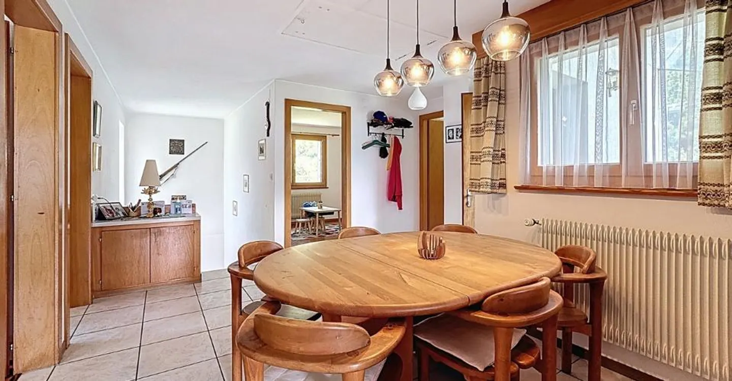 6-room house - Photo 3 of 12