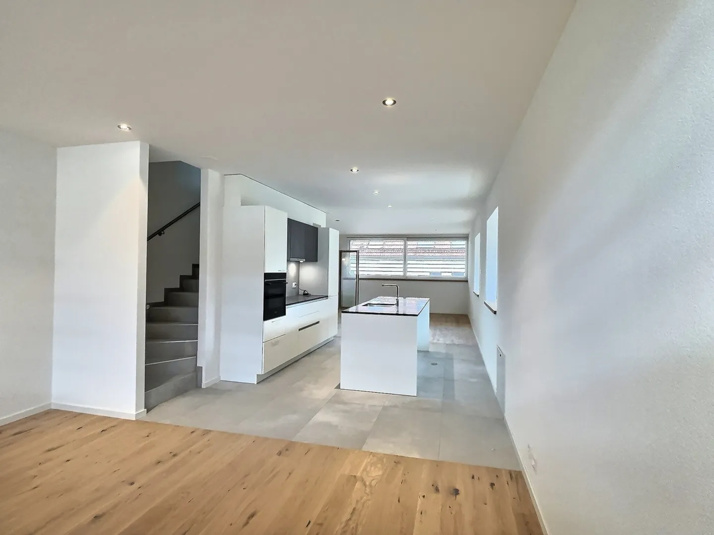 Wunderschöne 4,5-Zimmer-Duplexwohnung mit Mezzanin - Foto 2 von 13