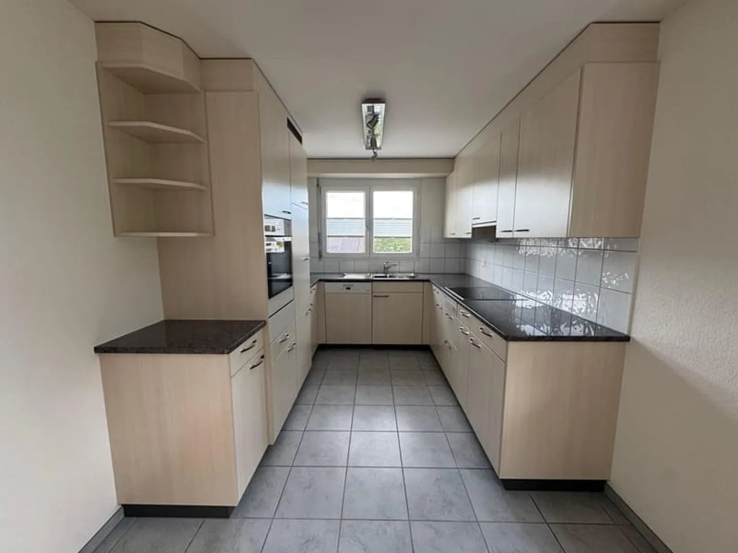 Charmante appartement de jardin 3,5 pièces avec grand patio - Photo 2 sur 11