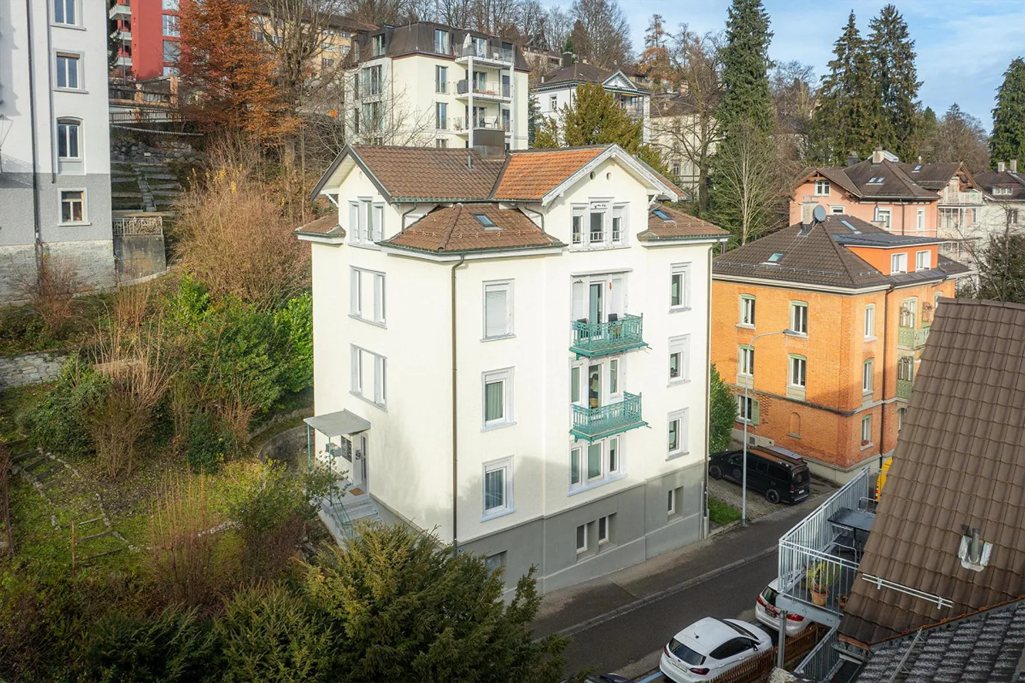 Idéalement situé : rapidement en ville, au calme à la maison. - Photo 1 sur 8